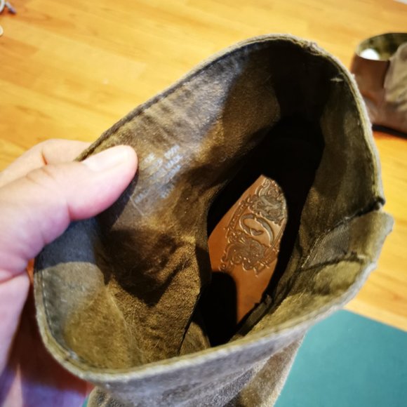 Olive green grungy suede Nine West boots - Picture 4 of 10
